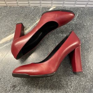 Tod’s Red Leather Pumps